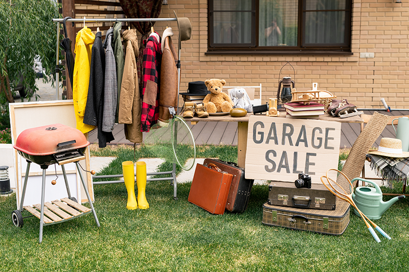 Money_saving_tips_Garage_sale_800x533.png
